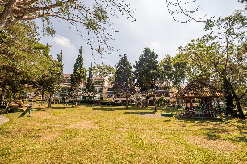 Capital O 1256 Sangga Buana Resort And Convention Hotel Cianjur Exterior foto